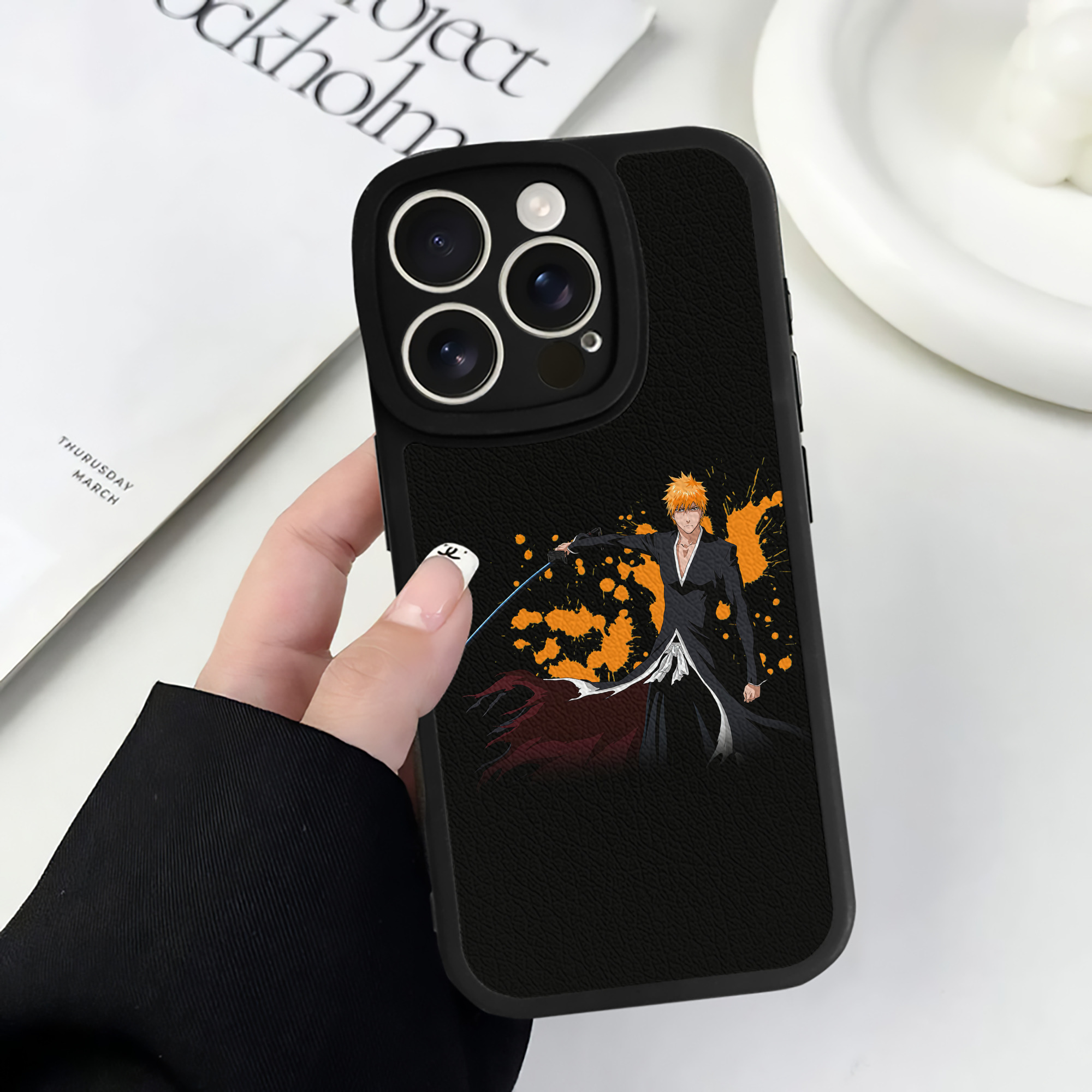 （画像用） ブリーチ 黒崎一護（くろさき いちご）BLEACH Kurosaki Ichigo 【iPhone 16シリーズ対応】シリコンスマホケース（レザー調） 材質：シリコン